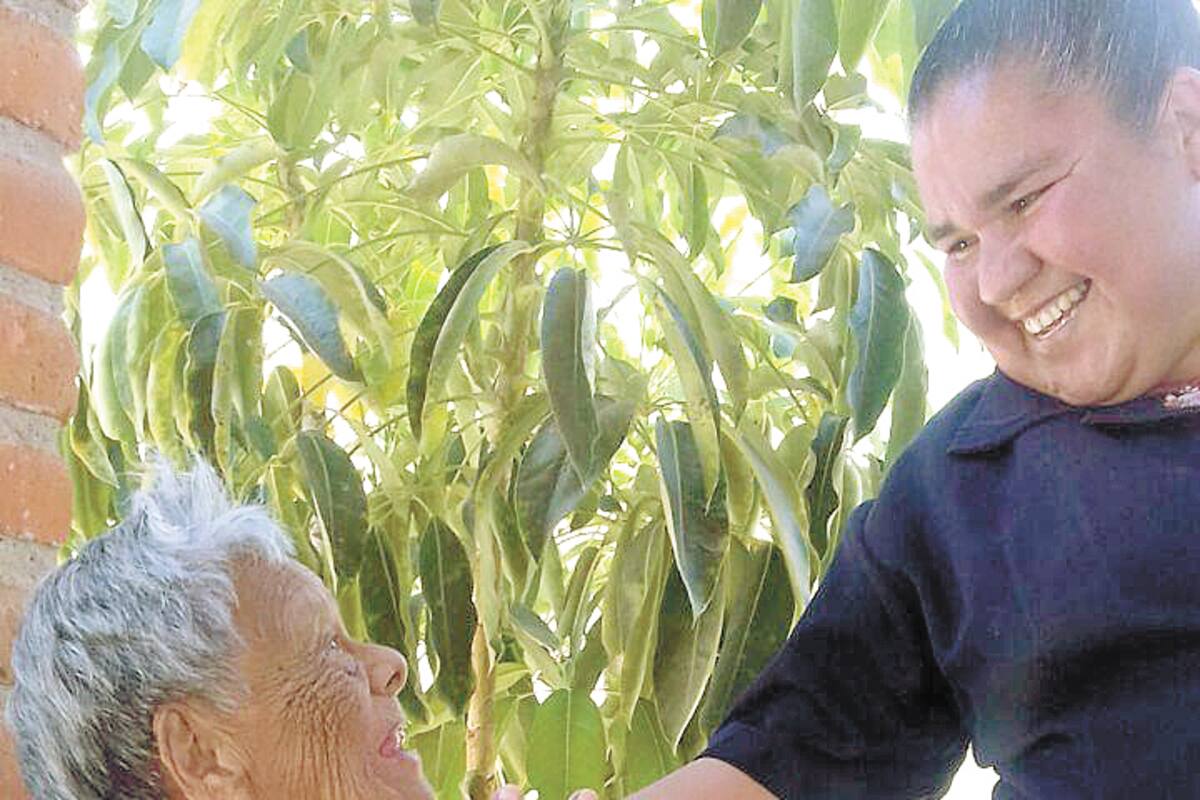 “Apapachan” a los abuelitos de manera virtual
