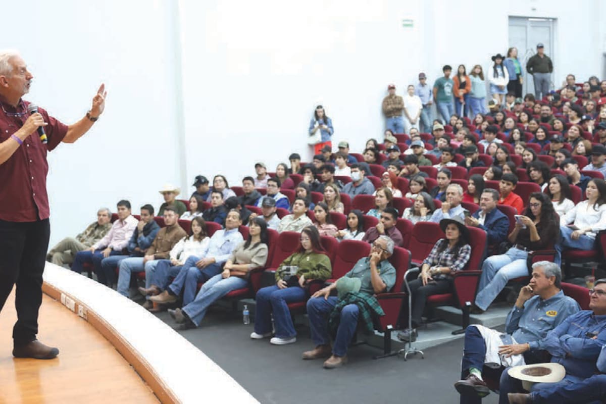 Habla Archuleta de estrategias para enfrentar la sequía mediante la regeneración del suelo