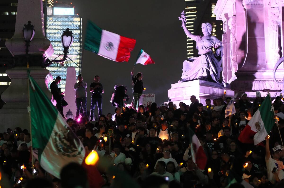 Trabajadores del Poder Judicial protestan en contra de la reforma judicial impulsada por el oficialismo en Ciudad de México. | Crédito: Archivo digital/EFE/Mario Guzmán