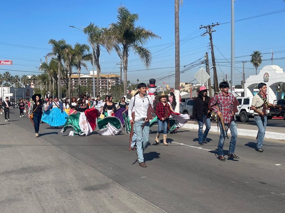 El desfile se realiza sobre el bulevar Benito Juárez Centro.