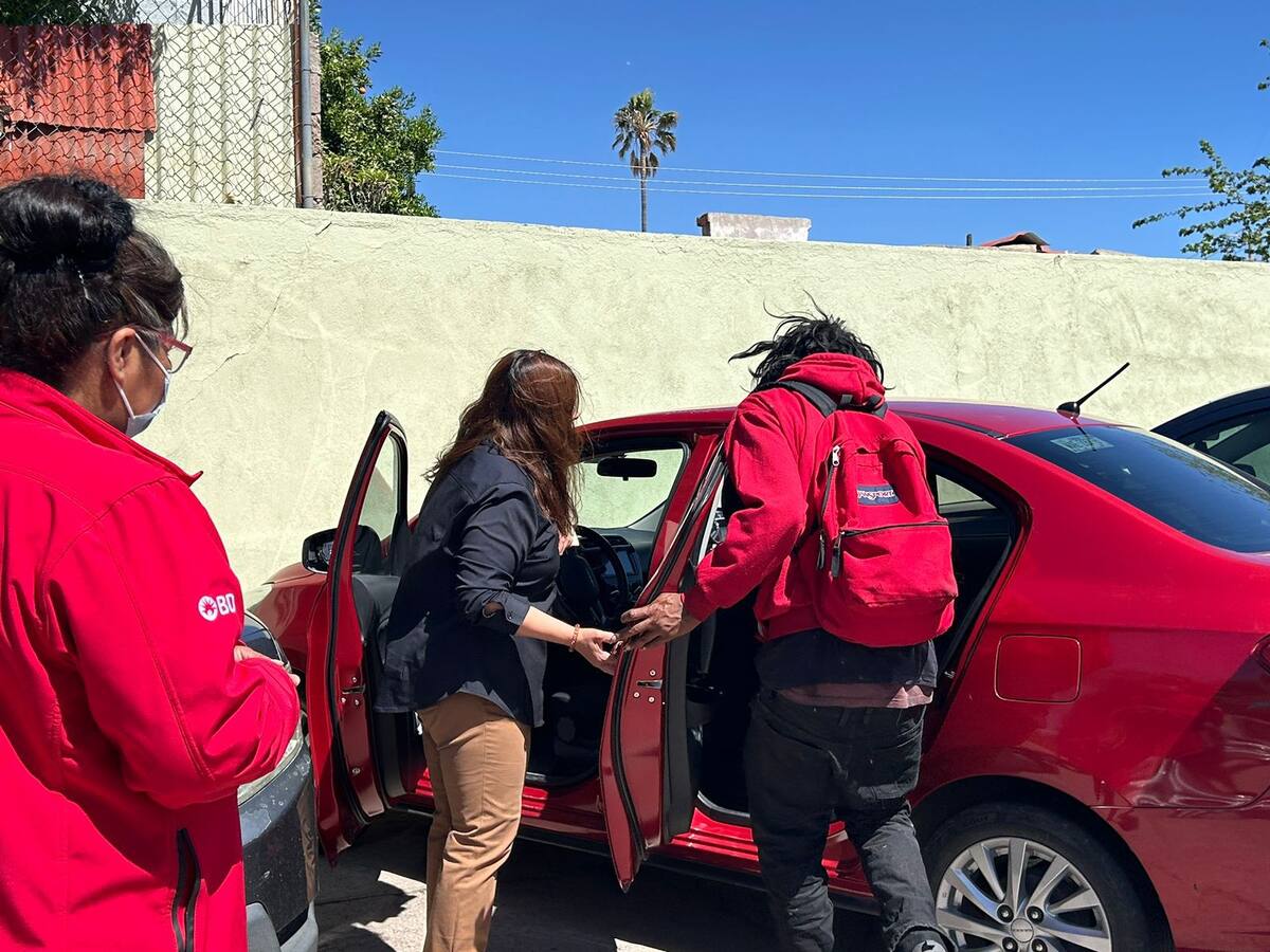 Aspectos del reencuentro y momentos del traslado de César a Hermosillo para recibir atención en la Cruz del Norte