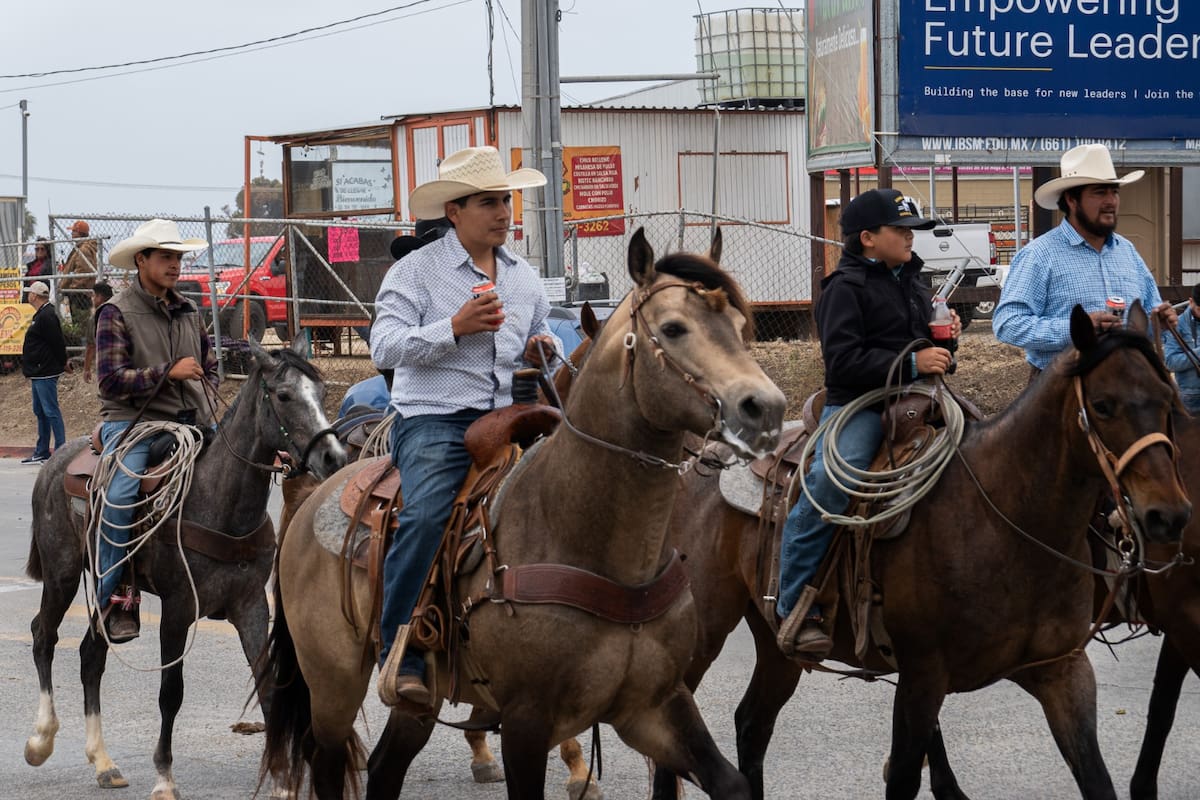 Celebran el 141 aniversario de la fundación de Rosarito con cabalgata y ambiente familiar
