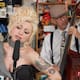 Mon Laferte llora durante su nuevo Tiny Desk al cantar una canción para su esposo