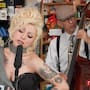 Mon Laferte llora durante su nuevo Tiny Desk al cantar una canción para su esposo