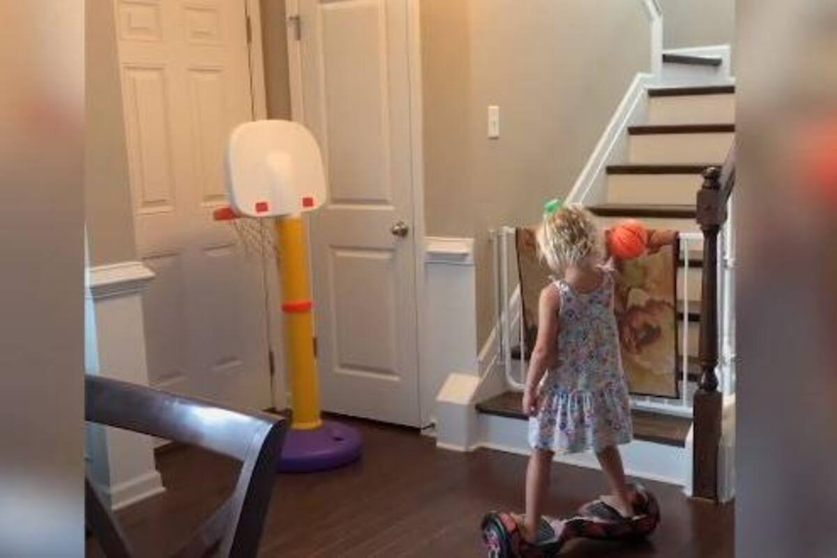 Niña de cuatro años demuestra su habilidad al encestar una pelota en canasta de distintos lugares