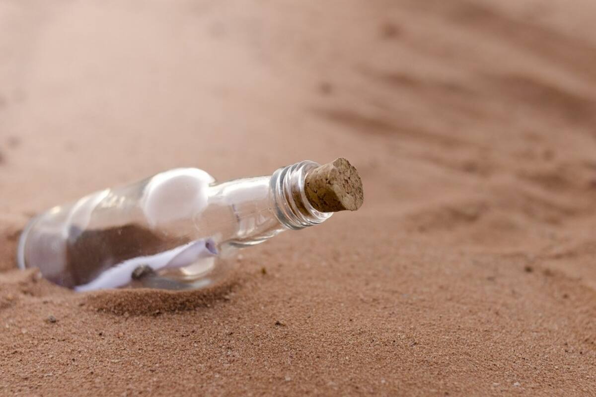 Encuentran en Papúa Nueva Guinea una botella con mensaje, la arrojaron al mar hace dos años