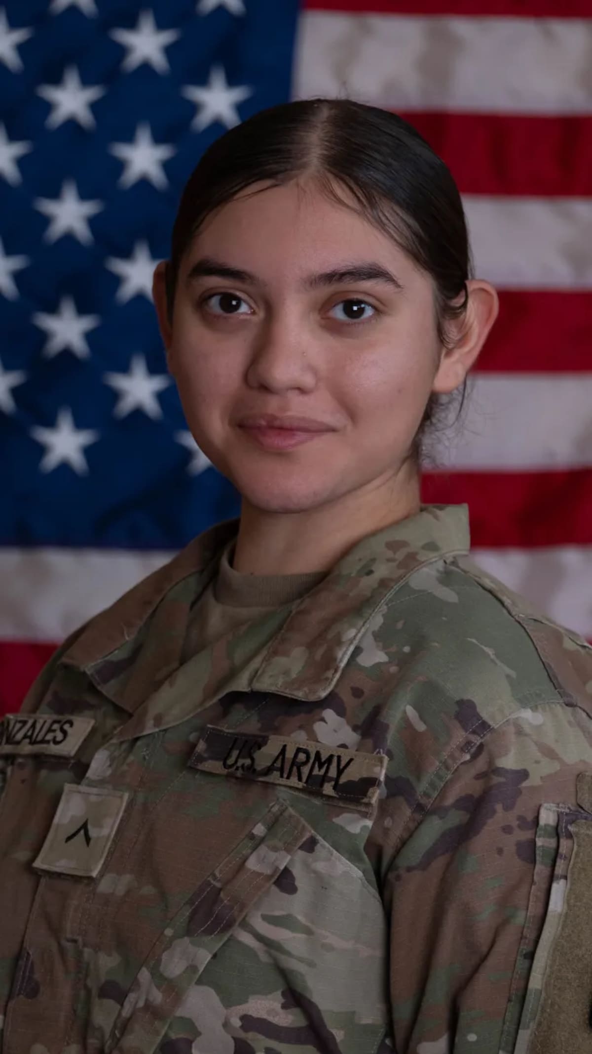 Esta imagen sin fecha, proporcionada por el Ejército de EEUU, muestra a la soldado Isabella Gonzales, de 19 años, originaria de Carrollton, Texas. (Ejército de EEUU vía AP)