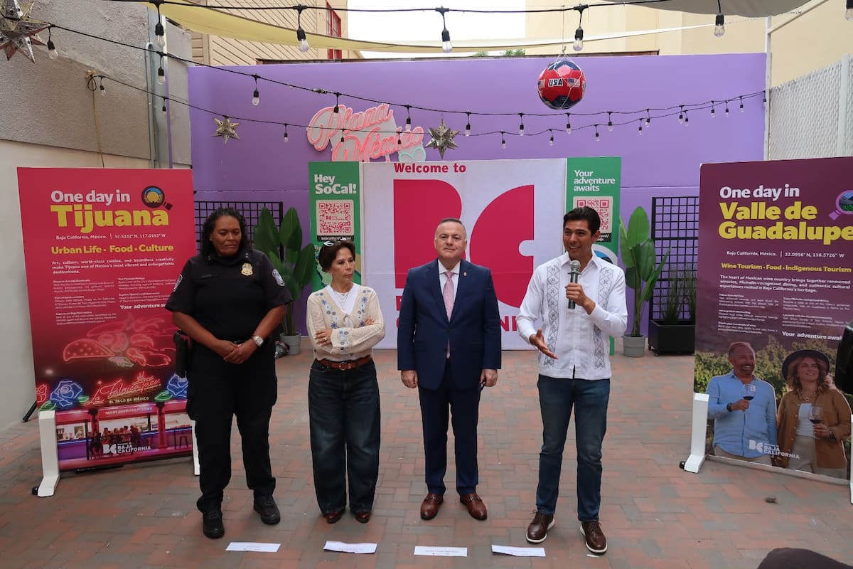 El Consulado de México en San Diego inauguró la Ventana a México, un espacio donde durante julio se promoverán los atractivos turísticos de los municipios de Baja California.
Fotos: Border Zoom.