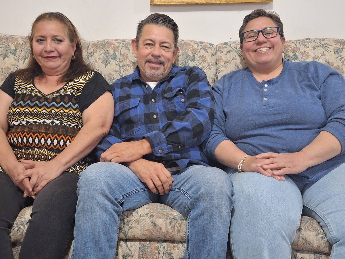 Los hermanos Alatorre Castañeda se sienten orgullosos de que el negocio fundado por sus padres forme parte de la historia ciudadana y tradición de Hermosillo. FOTO: LEONOR HERNÁNDEZ