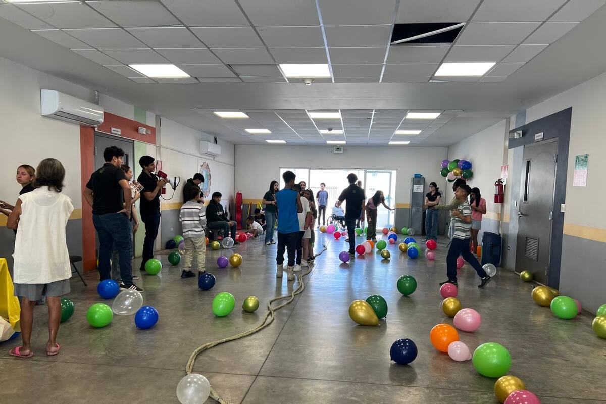 Estudiantes llevan alegría a niños del Albergue Peregrino