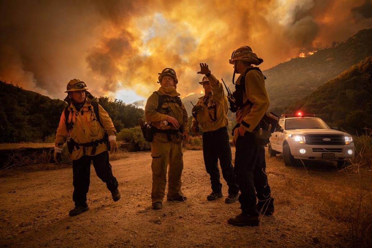 Reportan un muerto y cuatro desaparecidos en uno de los mayores incendios de California