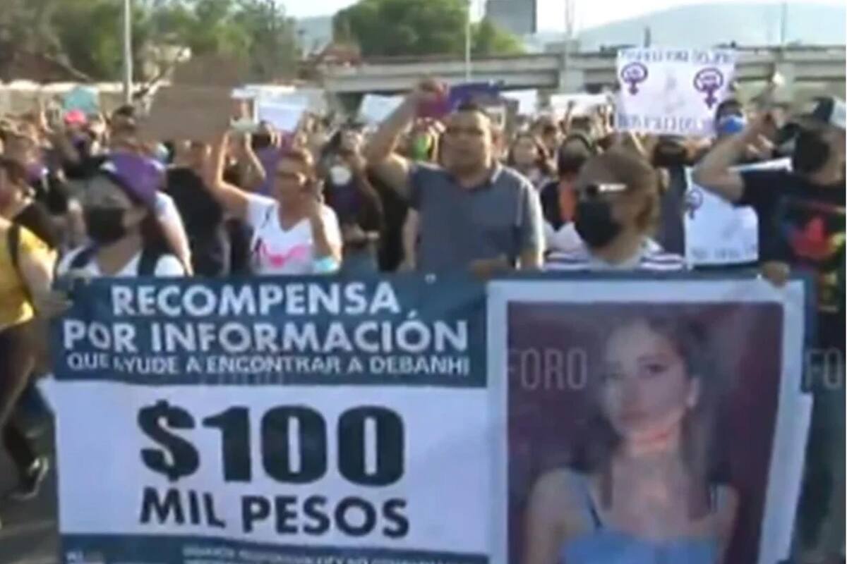 Al grito "no fue un accidente" marchan miles en Nuevo León por Debanhi Escobar y más mujeres desaparecidas; se dirigen con Samuel García