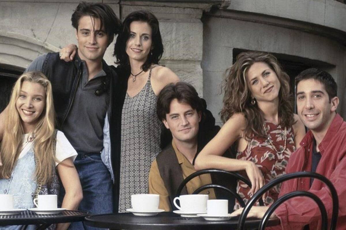 Subastan guiones perdidos de 'Friends' encontrados en un bote de basura