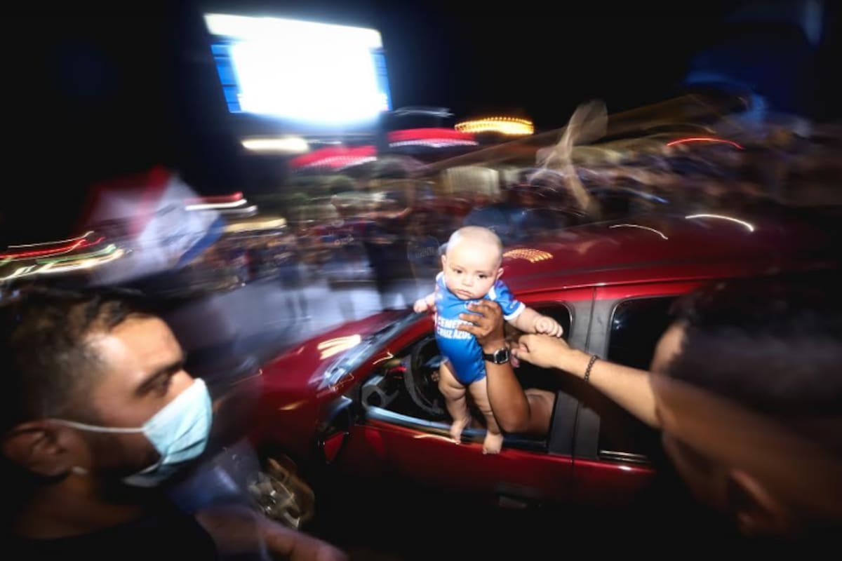 Mexicalenses celebran al Cruz Azul