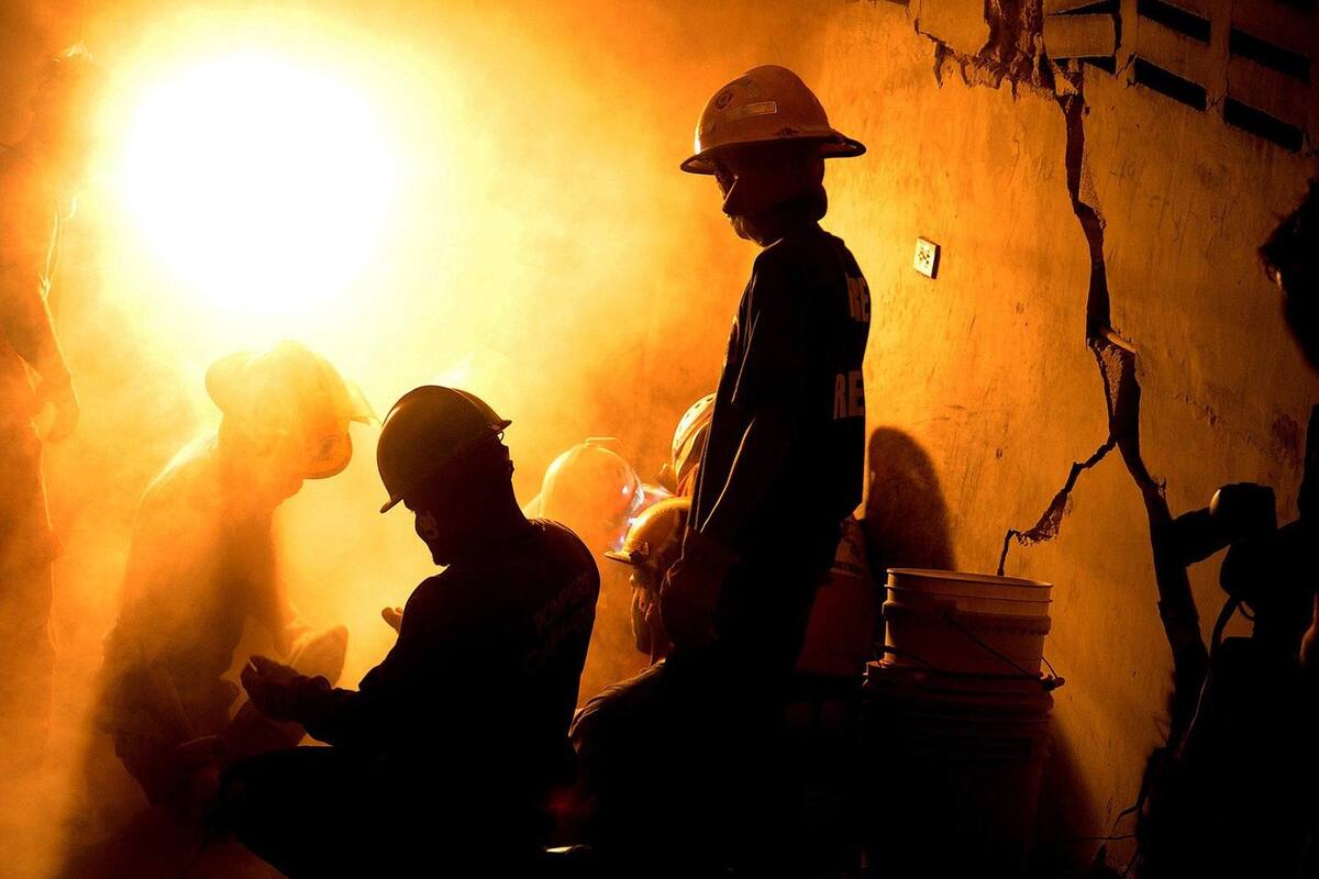Bombero atiende incendio y se descubre que familiares fallecieron; murieron 3 niños y 7 adultos
