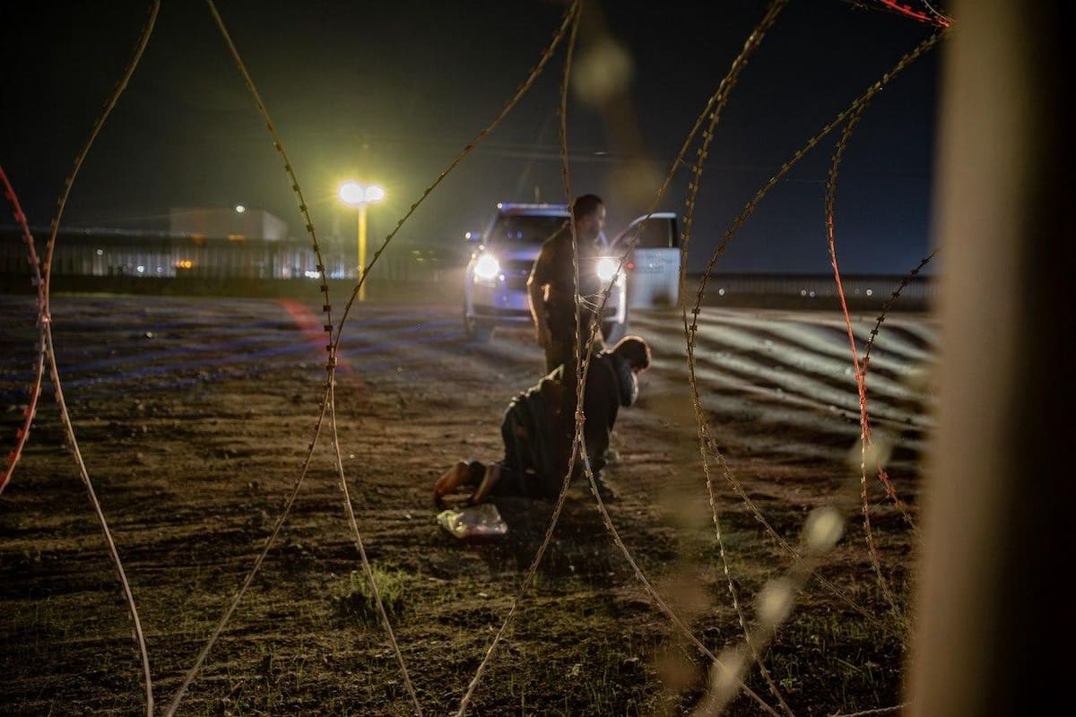 Migrante sufre fracturas tras caer del muro fronterizo de Tijuana