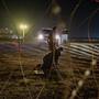 Migrante sufre fracturas tras caer del muro fronterizo de Tijuana