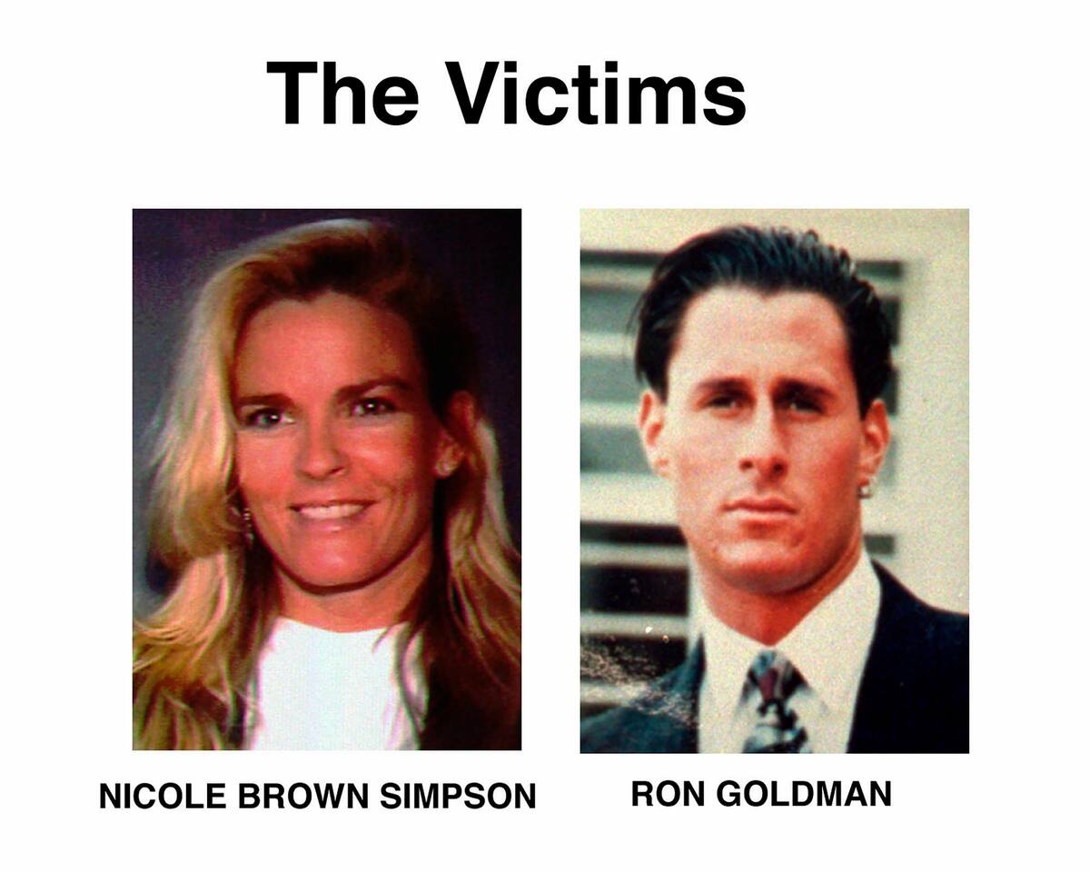 Nicole Brown Simpson (izq) y Ron Goldman, asesinados a puñaladas el 12 de junio de 1994. O.J. Simpson fue juzgado por la muerte de su ex esposa y de Goldman, y exonerado. (AP Photo, File)