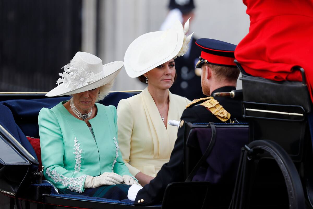 Celebra reina Isabel su cumpleaños oficial