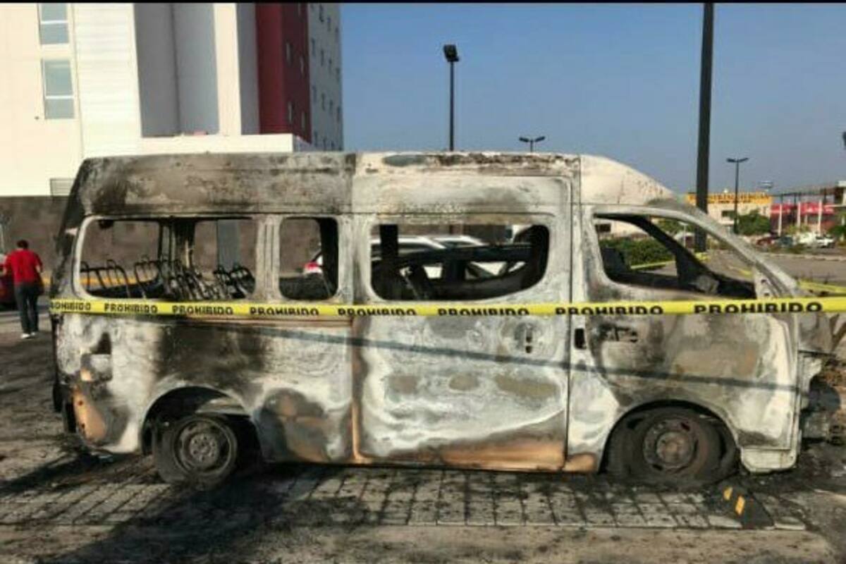 Queman vehículo que transportó a deportistas sonorenses a torneo de Sinaloa