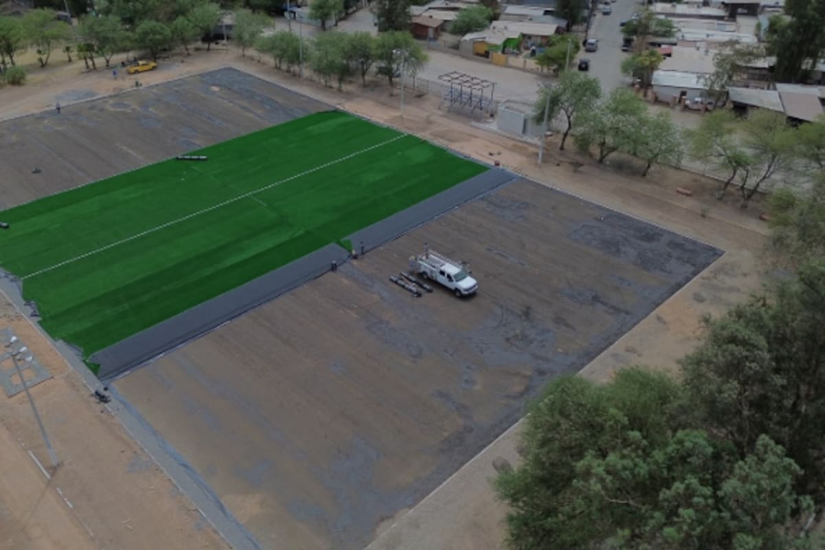 Avanza instalación de pasto sintético en la Unidad Deportiva Robledo de Mexicali