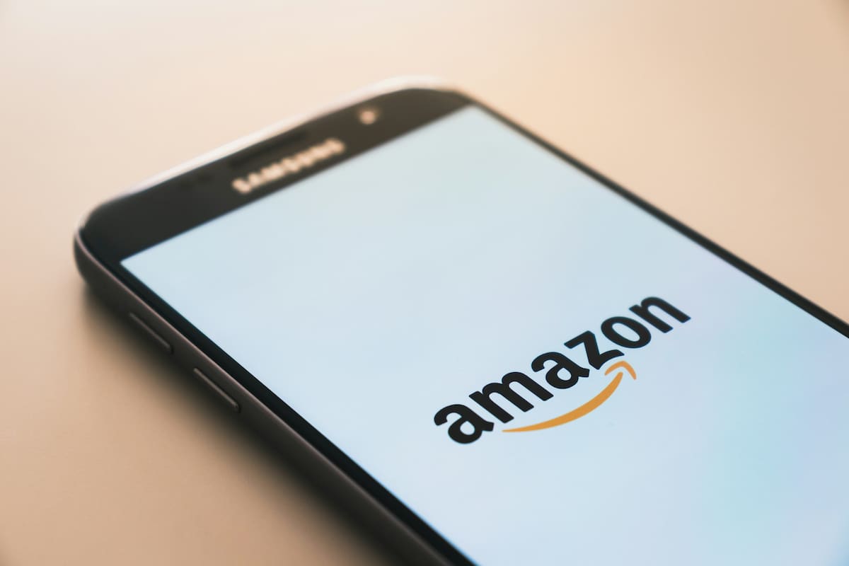 Amazon ya cuenta con autorización para volar drones en algunas localidades, pero su plan de expansión contempla algunas otras más. | Foto: Unsplash
