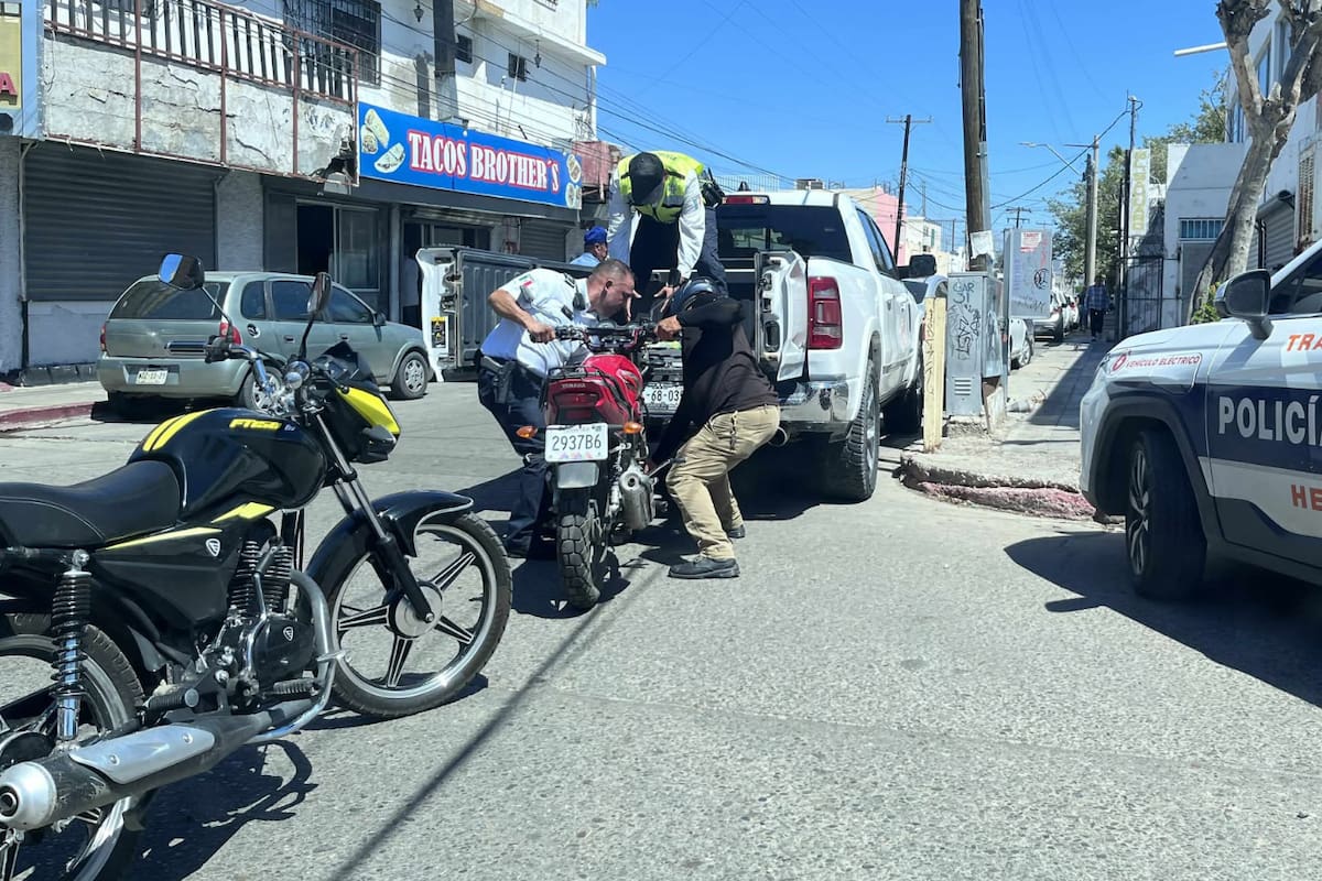 Accidente en el centro de Hermosillo deja motociclista lesionado