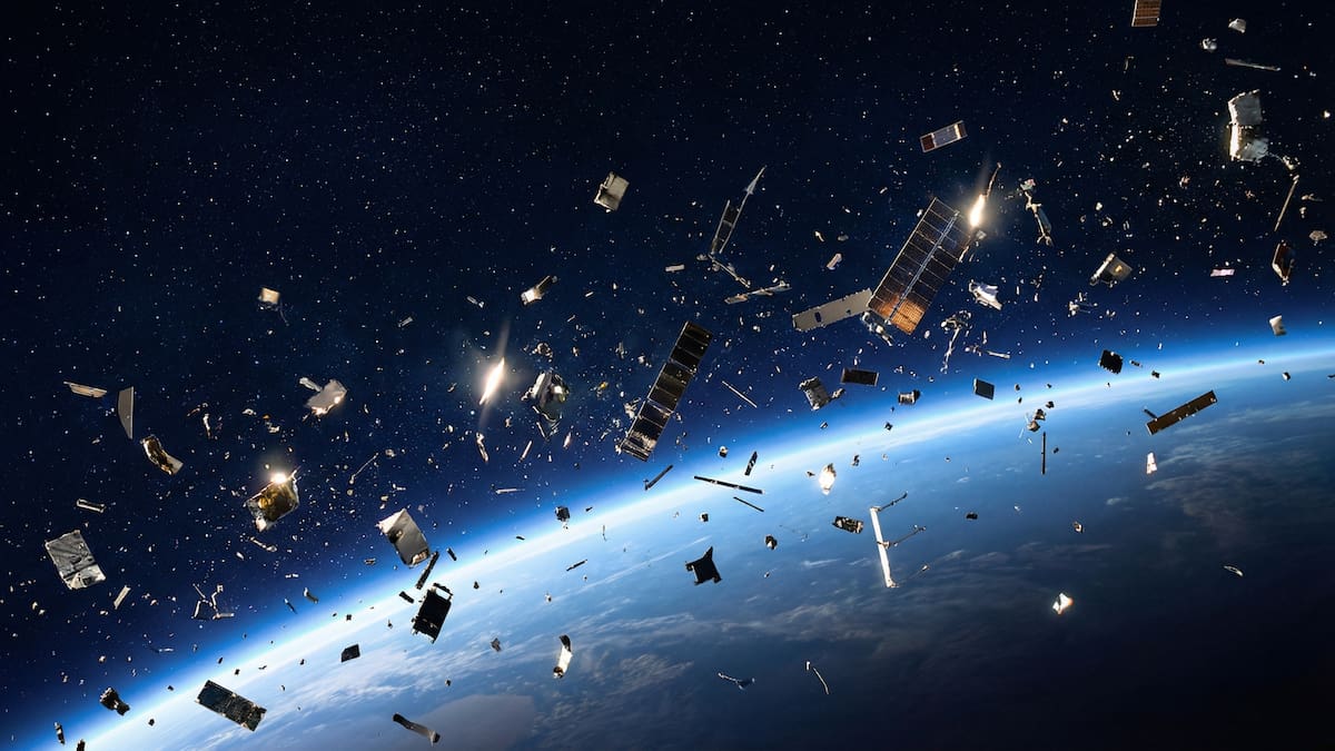 El incidente ocurrió a unos 560 kilómetros de altura y fue atribuido a una posible falla interna, según análisis preliminares. /Ilustrativa hecha con IA