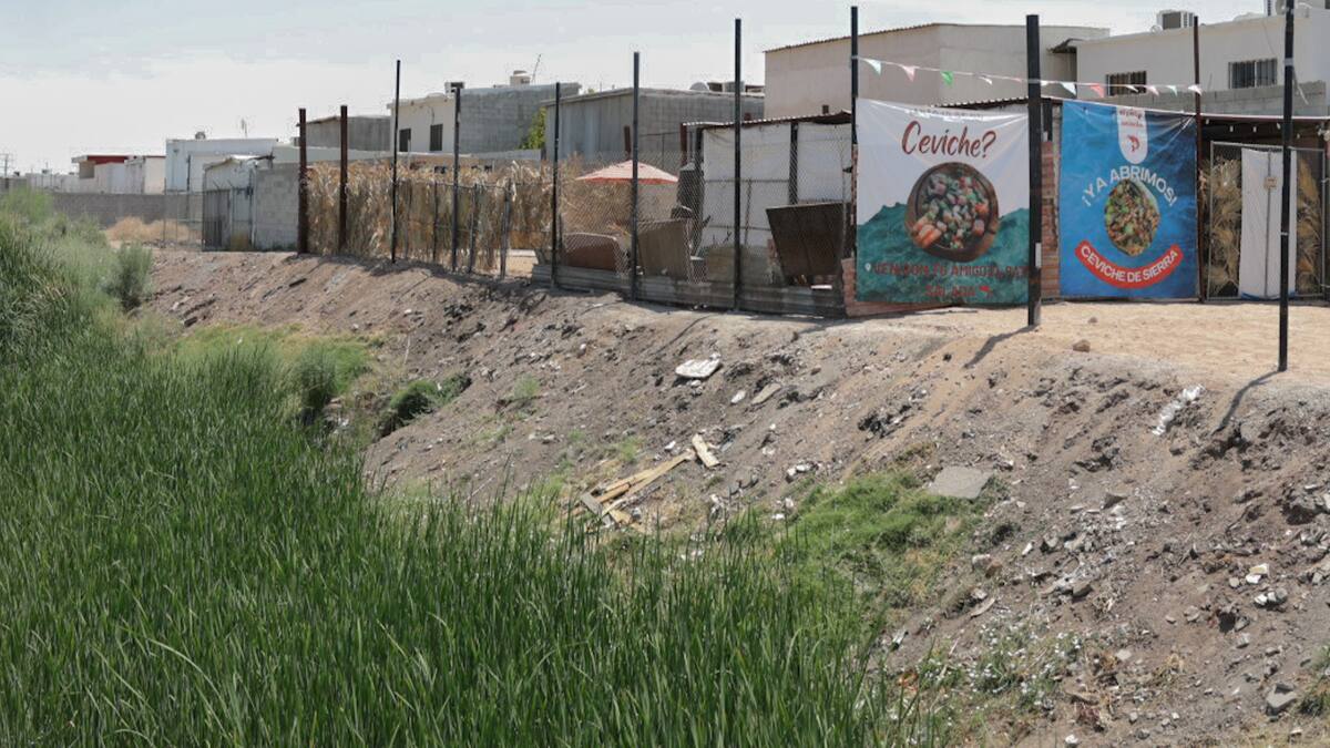 Residentes de Gran Venezia  exigen desalojen a invasores de un dren debido a que impiden el acceso de bomberos