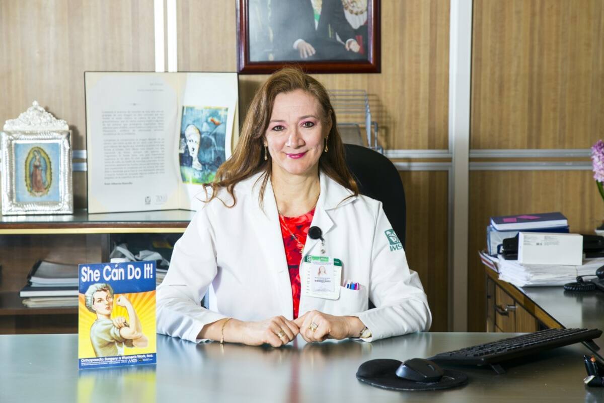 "Una vieja también sabe operar": Directora de hospital