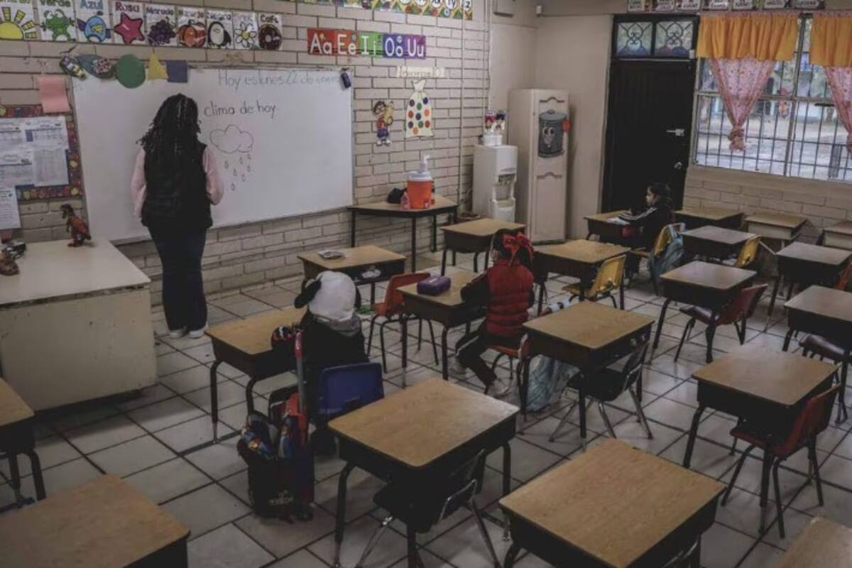 Buscan prohibir que escuelas cambien de uniforme cada ciclo solo para recaudar dinero