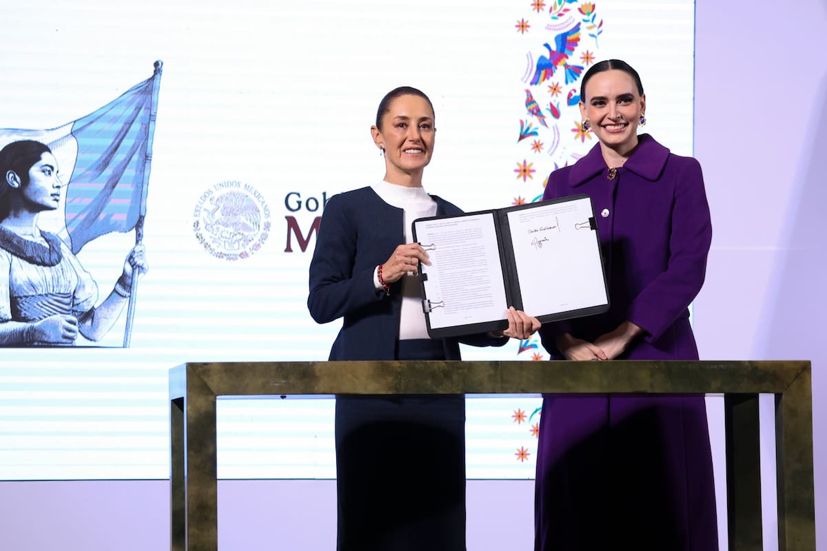 Claudia Sheinbaum y Altagracia Gómez Sierra, quien será la coordinadora del Caderr. Foto: Presidencia