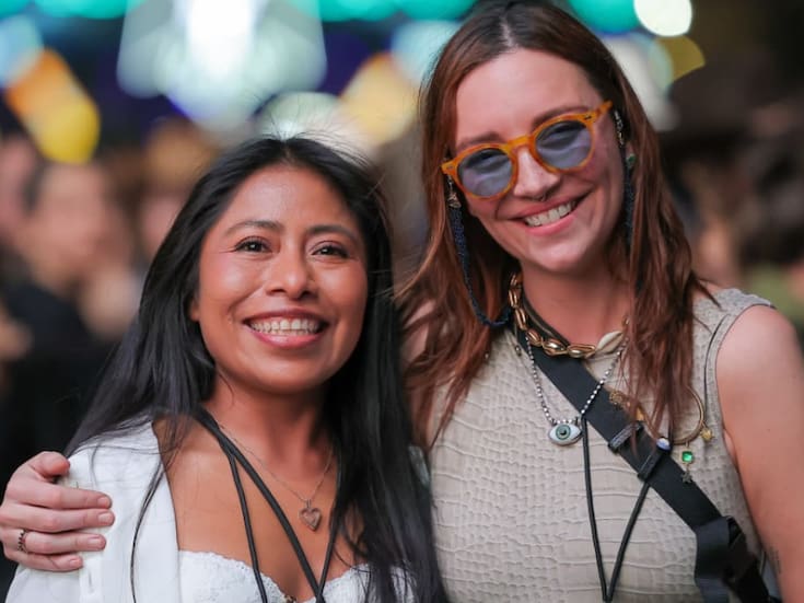 Yalitza Aparicio y Regina Blandón aparecen en el área VIP de La Cura Fest y se toman selfies con fans