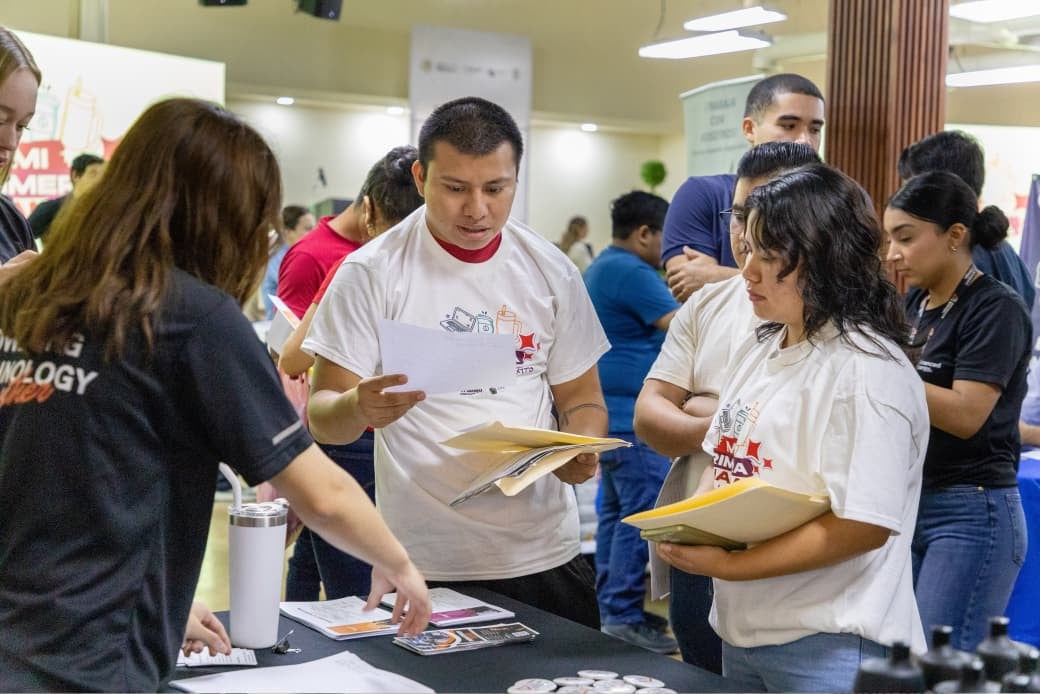 Jóvenes participaron en las ferias de empleo realizadas en UABC Mexicali y Otay, Tijuana. Foto: Cortesía