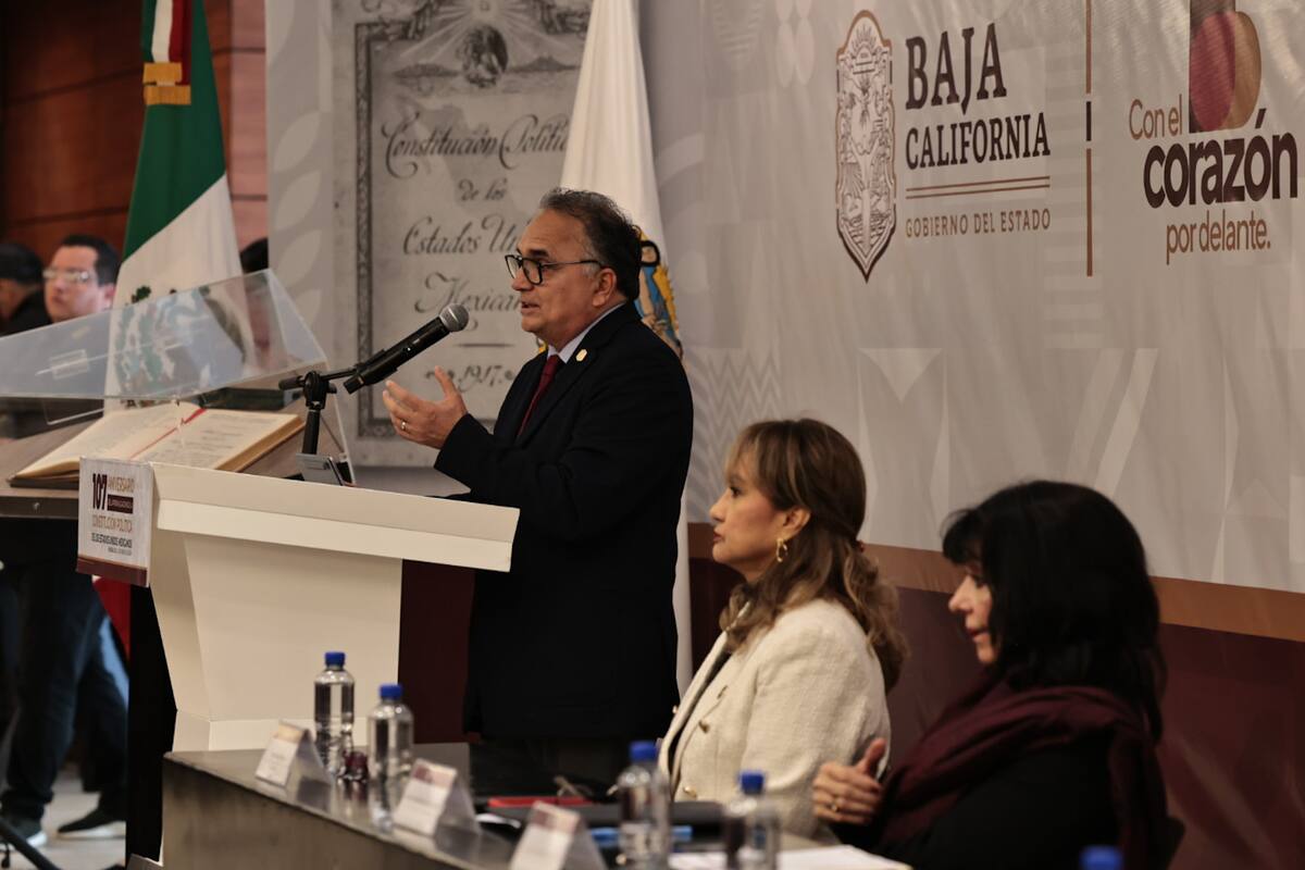 Conmemoran 107 Aniversario de la Constitución