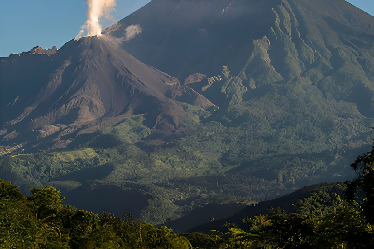 ¿Cuál es el volcán de Latinoamérica que ostenta el récord de erupciones más largas?