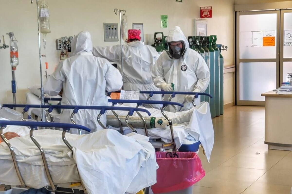 Continúa personal médico con carencia de insumos