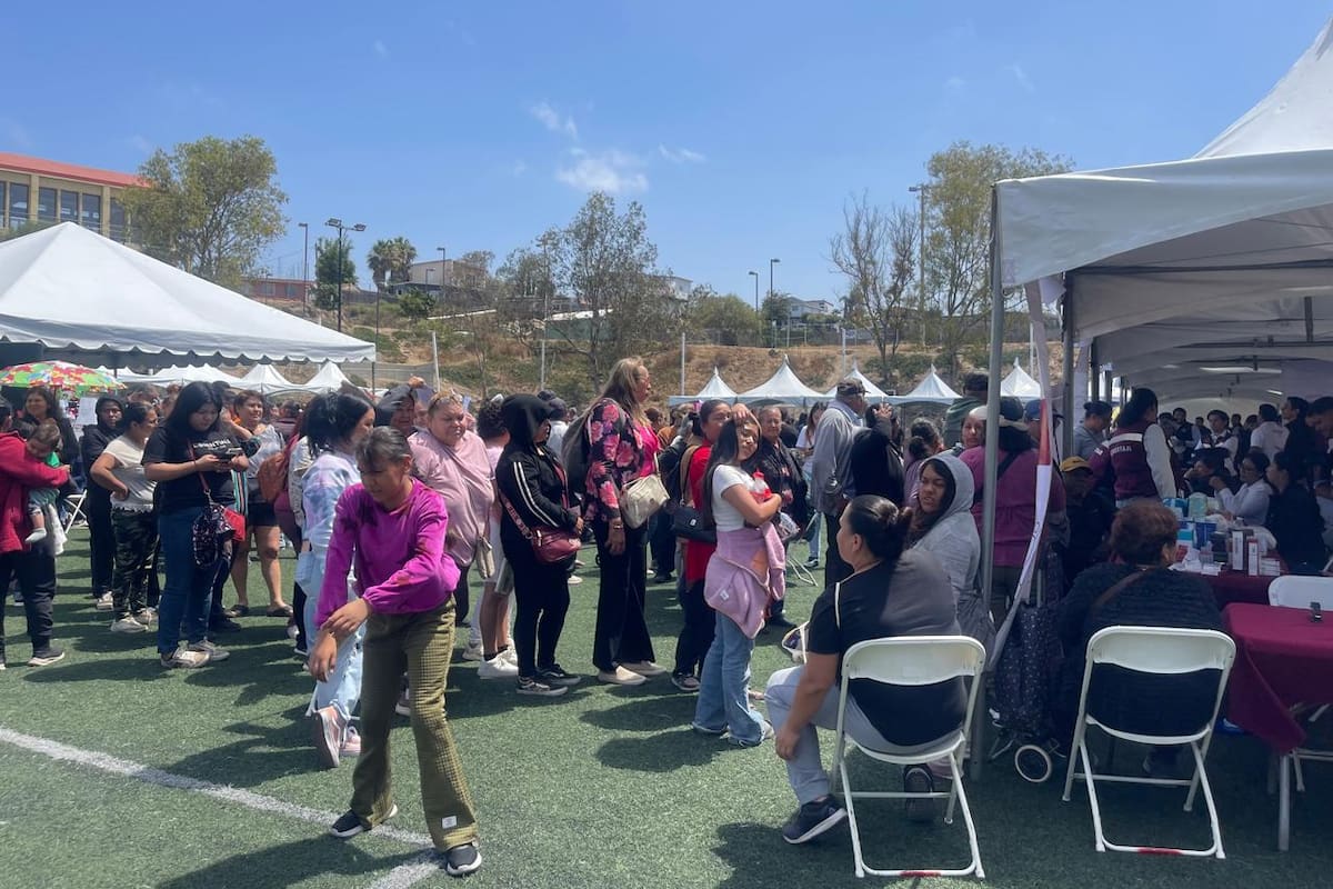 Feria de salud en Rosarito acerca servicios médicos gratuitos a familias
