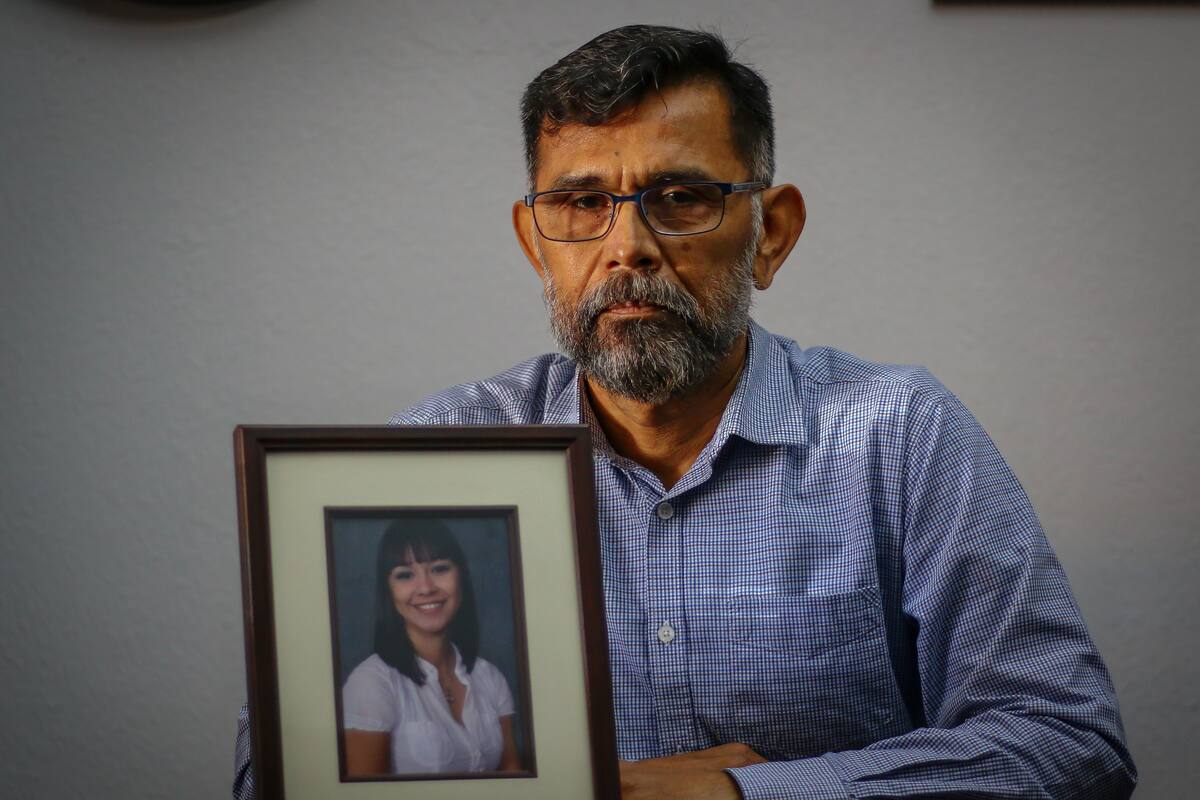 Acusa papá de maestra asesinada omisiones