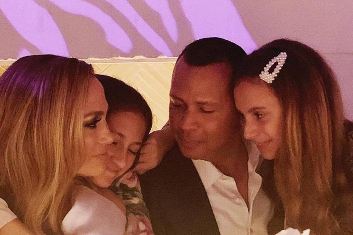 Critican a JLo por celebrar a la hija de Alex Rodríguez en plena pandemia