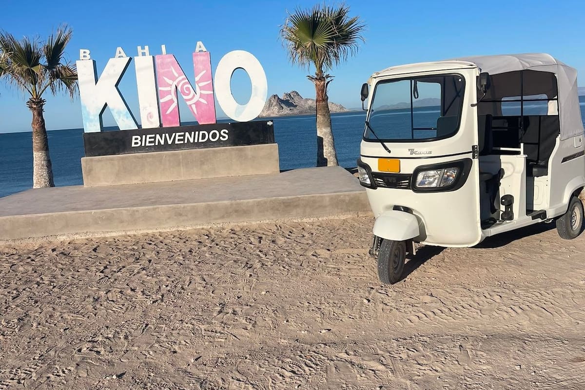 Ante la falta de camiones en las colonias de Bahía de Kino, habitantes implementan mototaxis para facilitar los traslados de estudiantes, adultos mayores y turistas