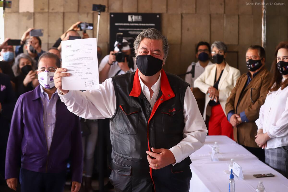 Presenta Hank registro como candidato del PES