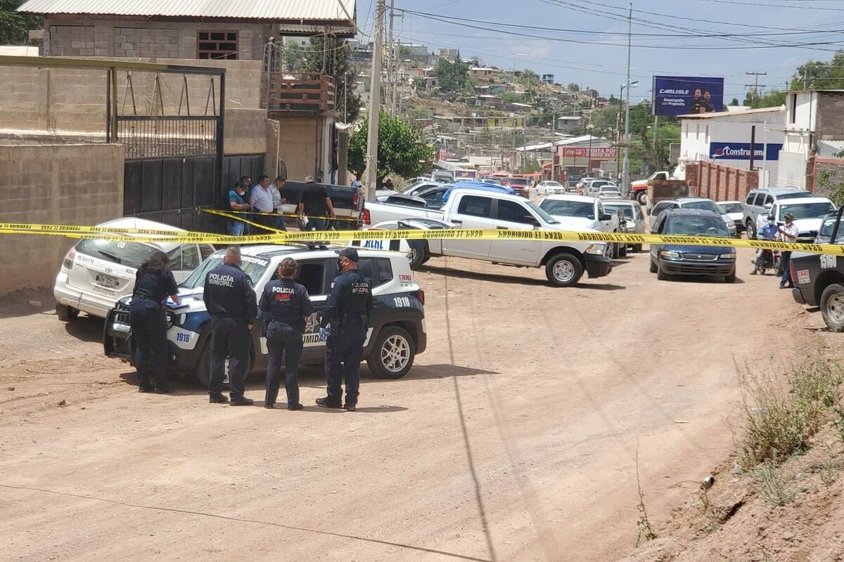 Hallan cuerpo sin vida al interior de un taxi