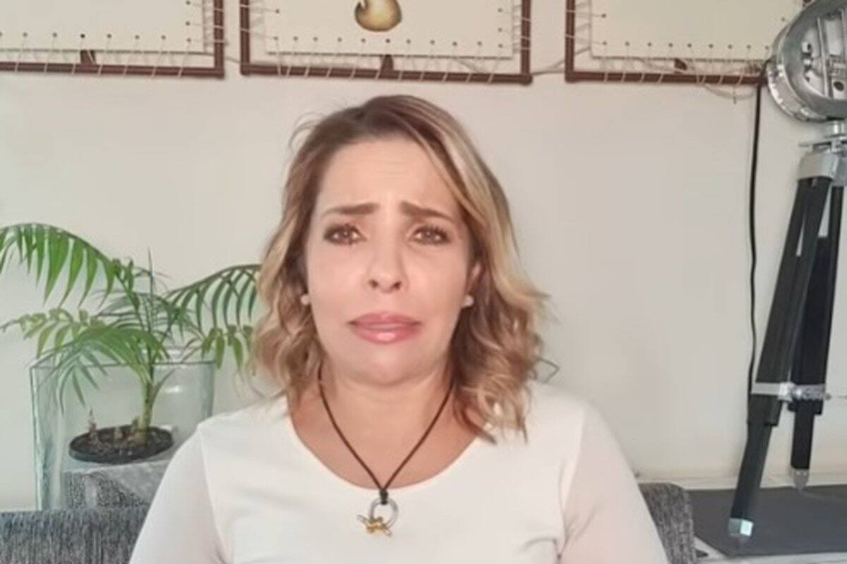 Ana María Alvarado rompe en llanto en pleno programa