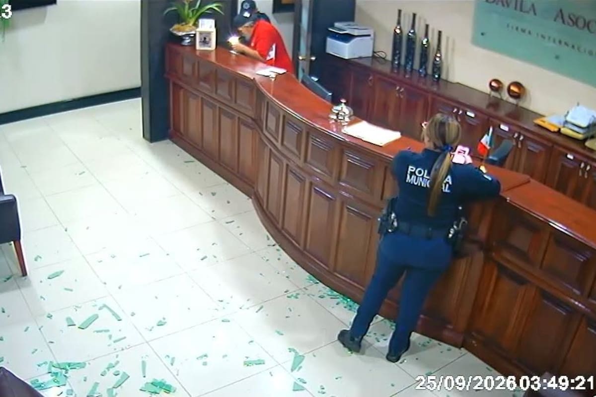 Detienen a presunto ladrón de despacho Dávila; abogado no se conforma y presenta videos de policías partícipes durante el robo