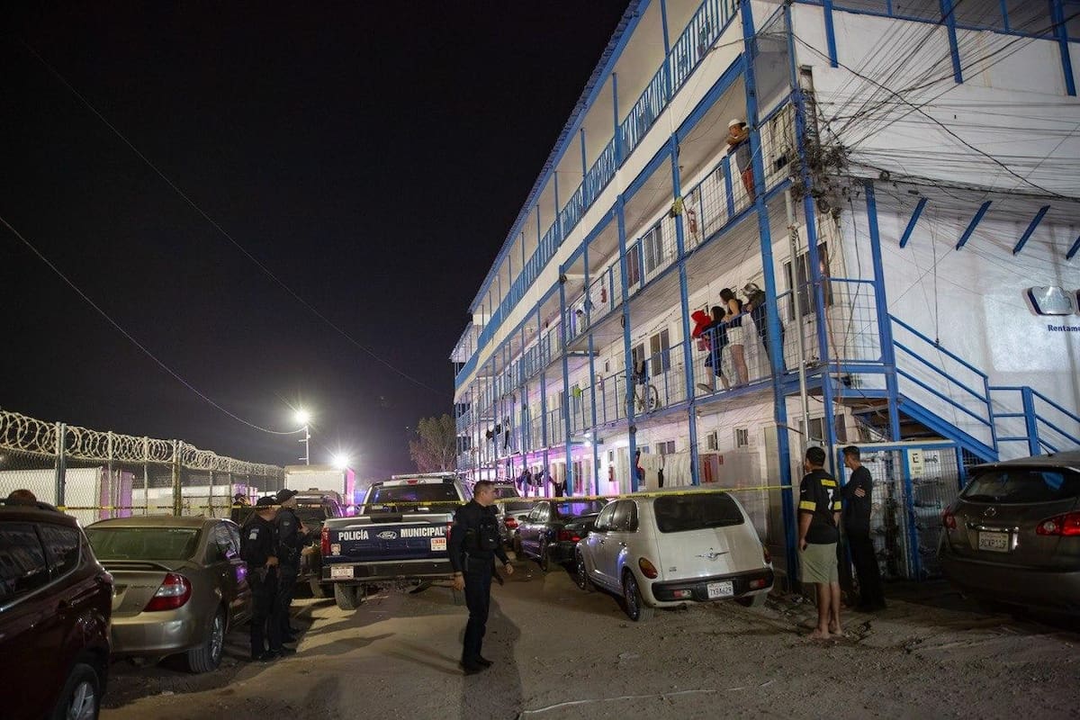 Dos jóvenes fueron asesinados a balazos durante la madrugada de este domingo en la colonia Maclovio Rojas. La Fiscalía investiga una riña como posible origen de la agresión. Foto: Border Zoom