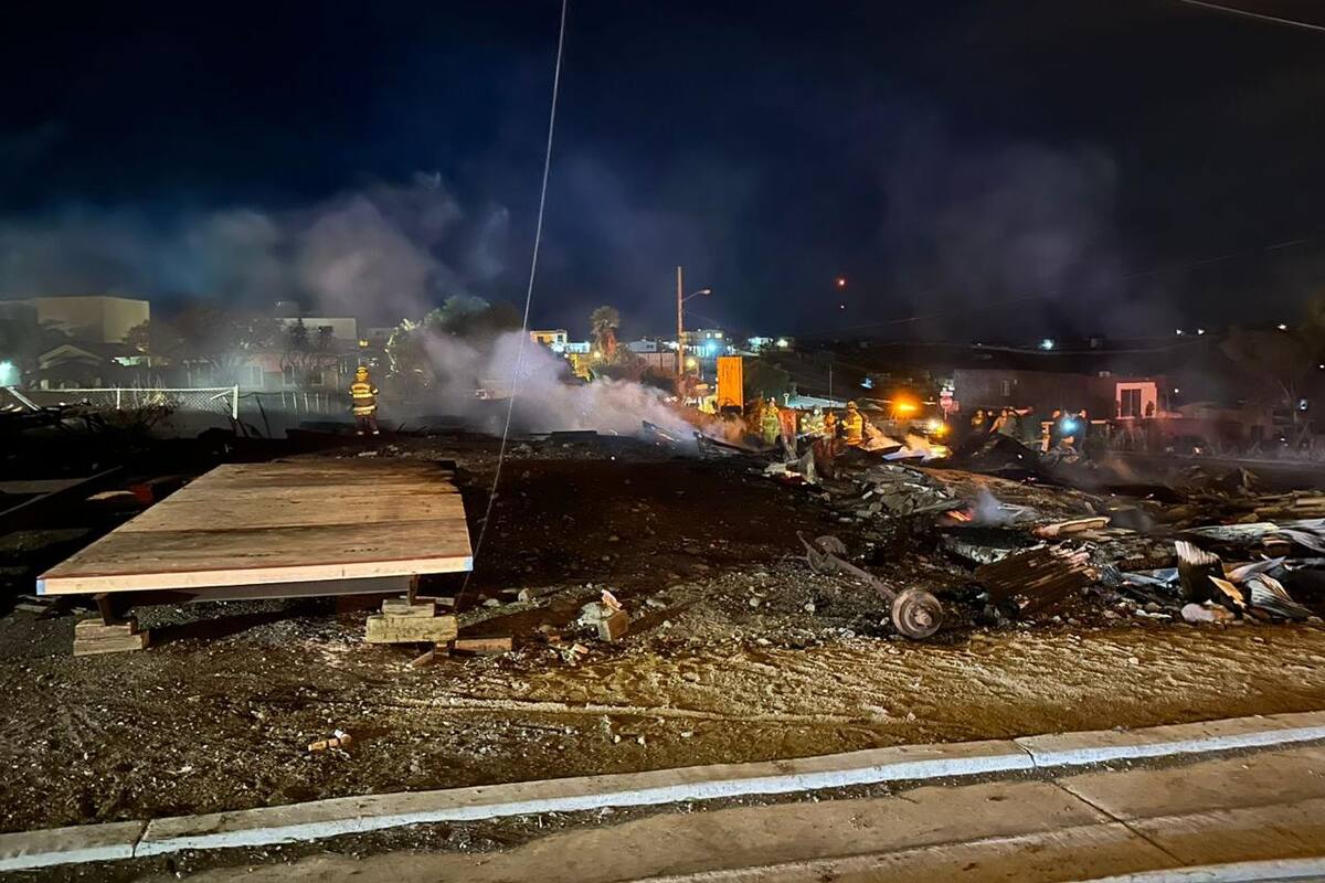Incendio consume cuatro trailas en Rosarito; no hay lesionados