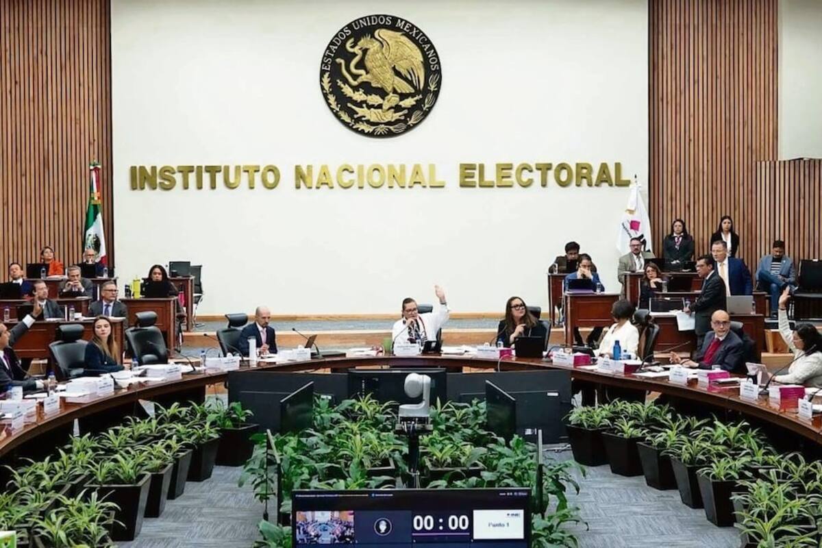 INE podría iniciar procedimiento contra ministras tras reunión con diputados de Morena