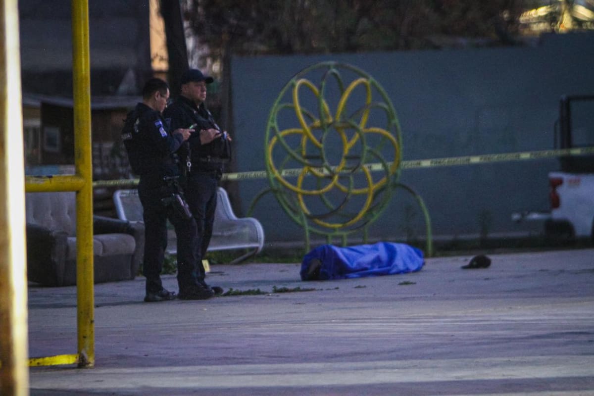Un ataque armado registrado la tarde de este jueves en las inmediaciones de unas canchas de basquetbol dejó como saldo una persona sin vida en la colonia El Florido. Foto : Border Zoom