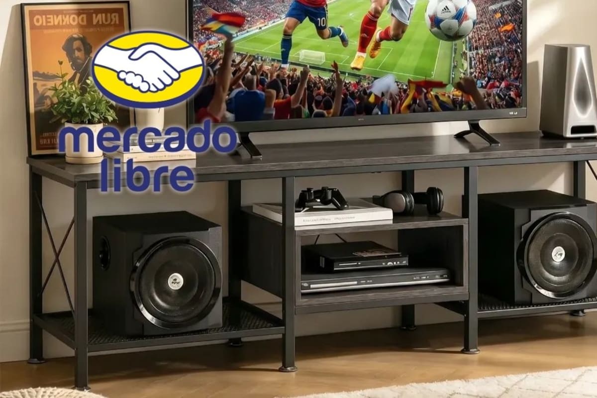 Un mueble para pantalla de 120 cm con estructura de acero se comercializa a 954 pesos en Mercado Libre